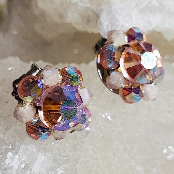 Pink Aurora Borealis Crystal Vintage Petite Clip Silver Tone Earrings - Picture 8 of 9